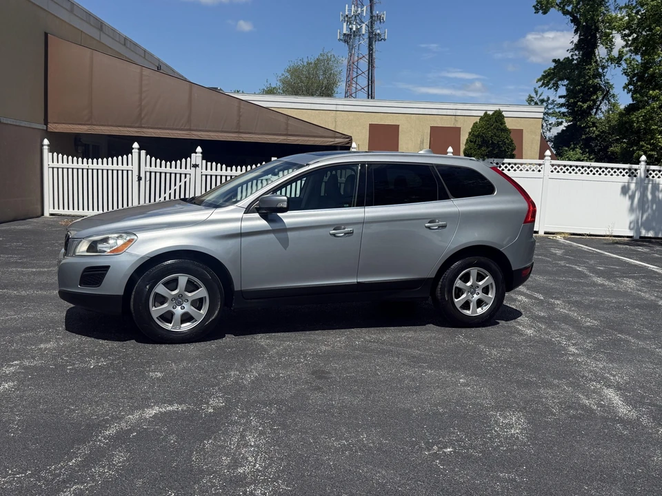 2011 Volvo XC60 1st Gen - Image 18 of 31