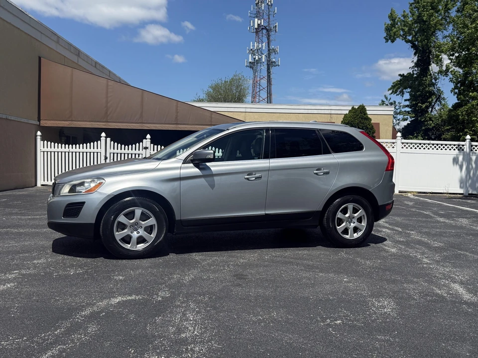 2011 Volvo XC60 1st Gen - Image 17 of 31