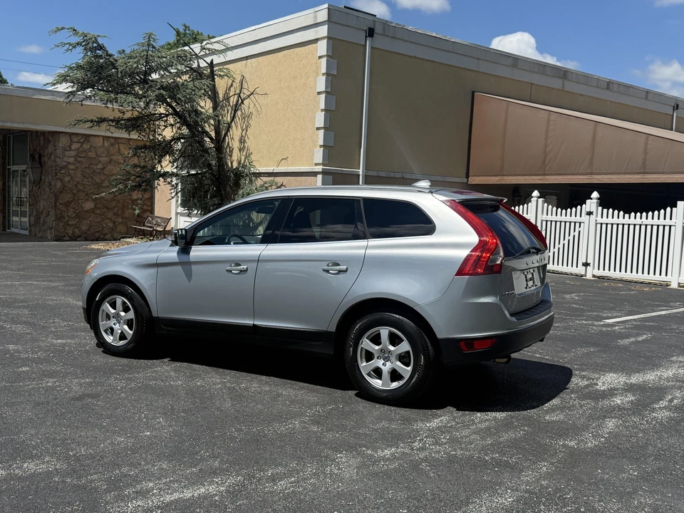 2011 Volvo XC60 1st Gen - Image 16 of 31