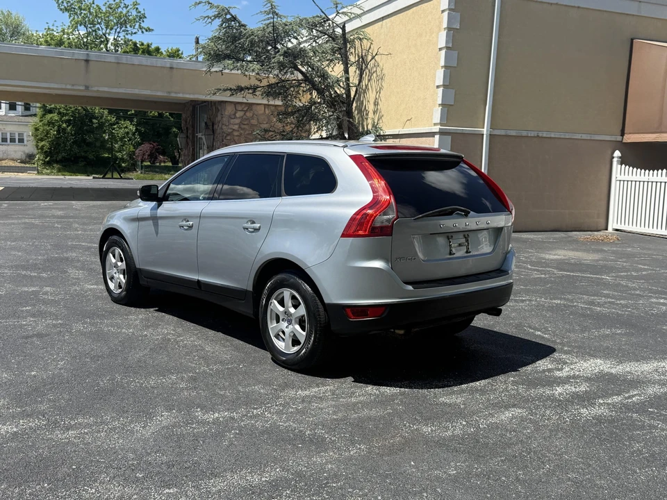 2011 Volvo XC60 1st Gen - Image 15 of 31