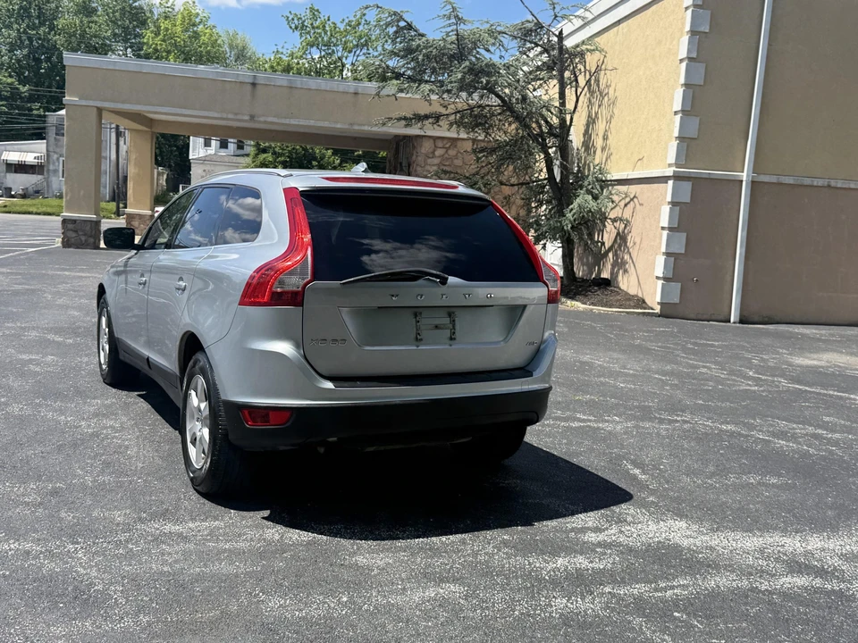 2011 Volvo XC60 1st Gen - Image 14 of 31