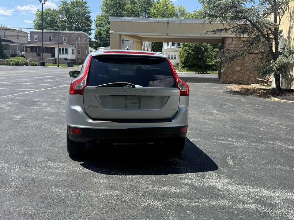 2011 Volvo XC60 1st Gen - Image 13 of 31