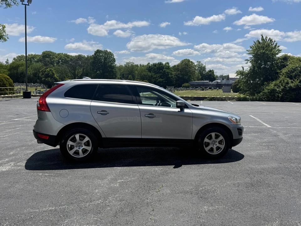 2011 Volvo XC60 1st Gen - Image 10 of 31
