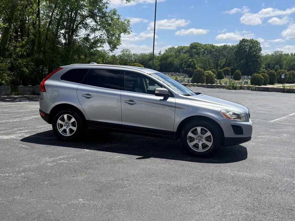 2011 Volvo XC60 1st Gen - Image 8 of 31