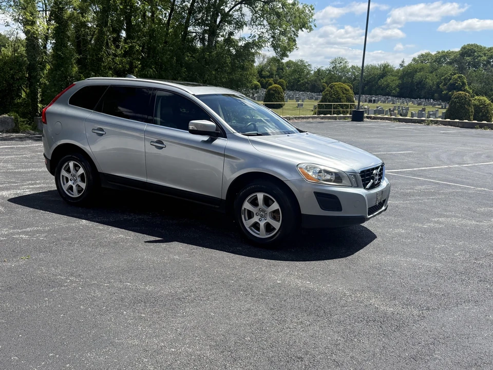 2011 Volvo XC60 1st Gen - Image 9 of 31