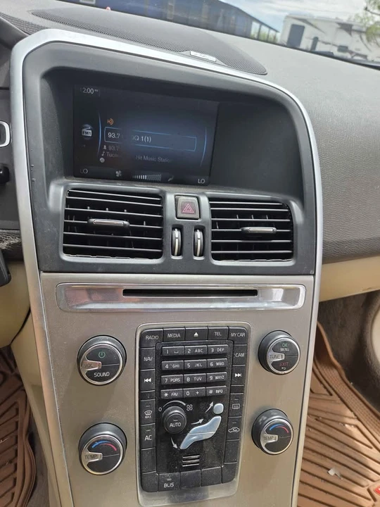 2011 Volvo XC60 1st Gen - Image 4 of 10
