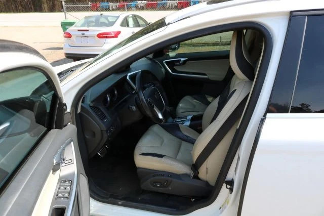 2011 Volvo XC60 1st Gen - Image 12 of 16