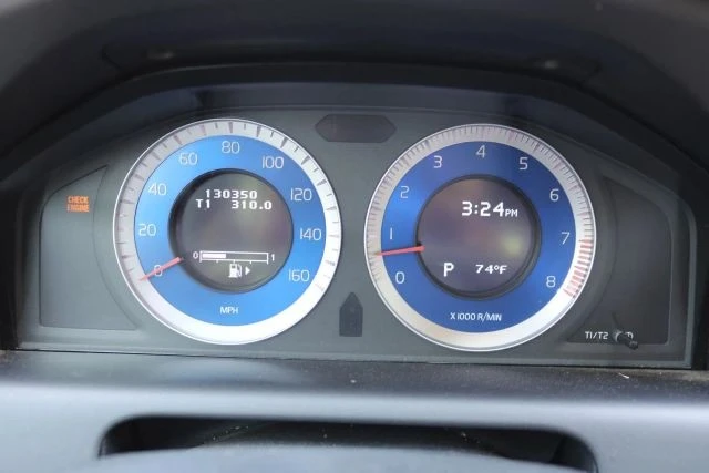 2011 Volvo XC60 1st Gen - Image 9 of 16