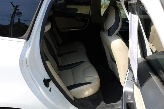 2011 Volvo XC60 1st Gen - Image 14 of 16