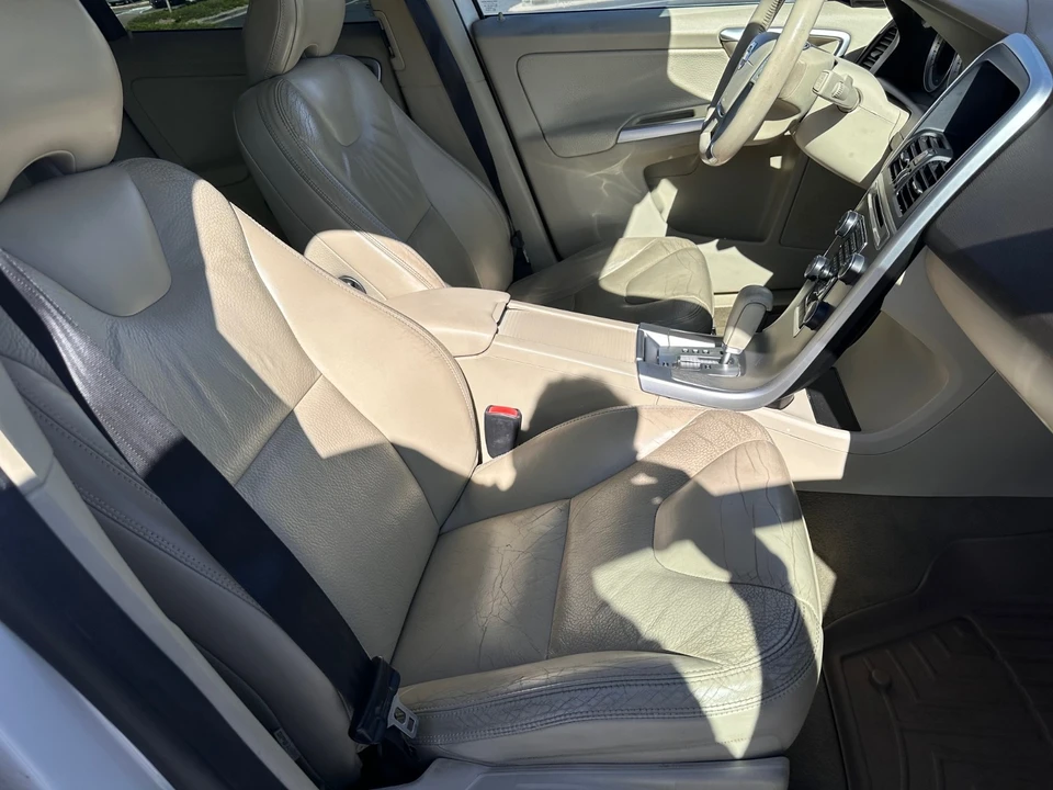 2011 Volvo XC60 1st Gen - Image 12 of 20