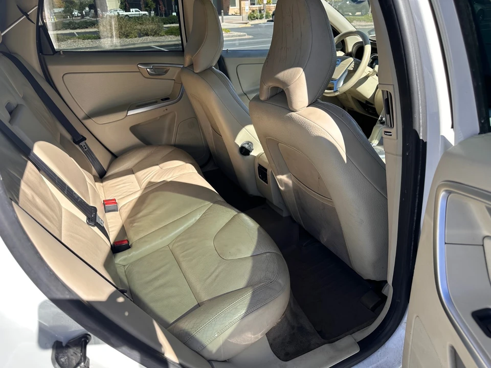 2011 Volvo XC60 1st Gen - Image 13 of 20