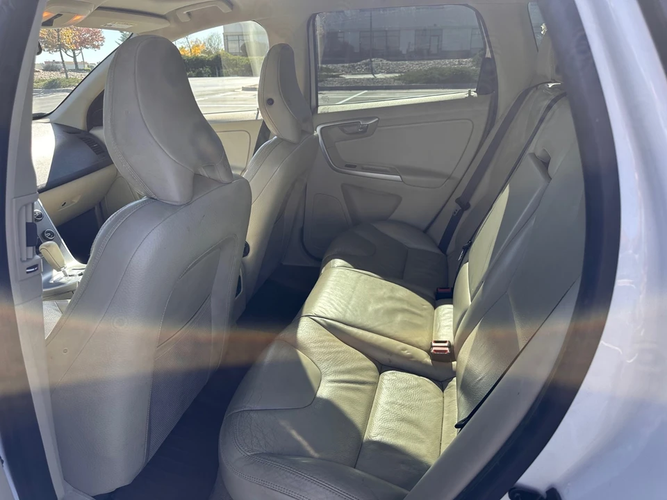 2011 Volvo XC60 1st Gen - Image 14 of 20