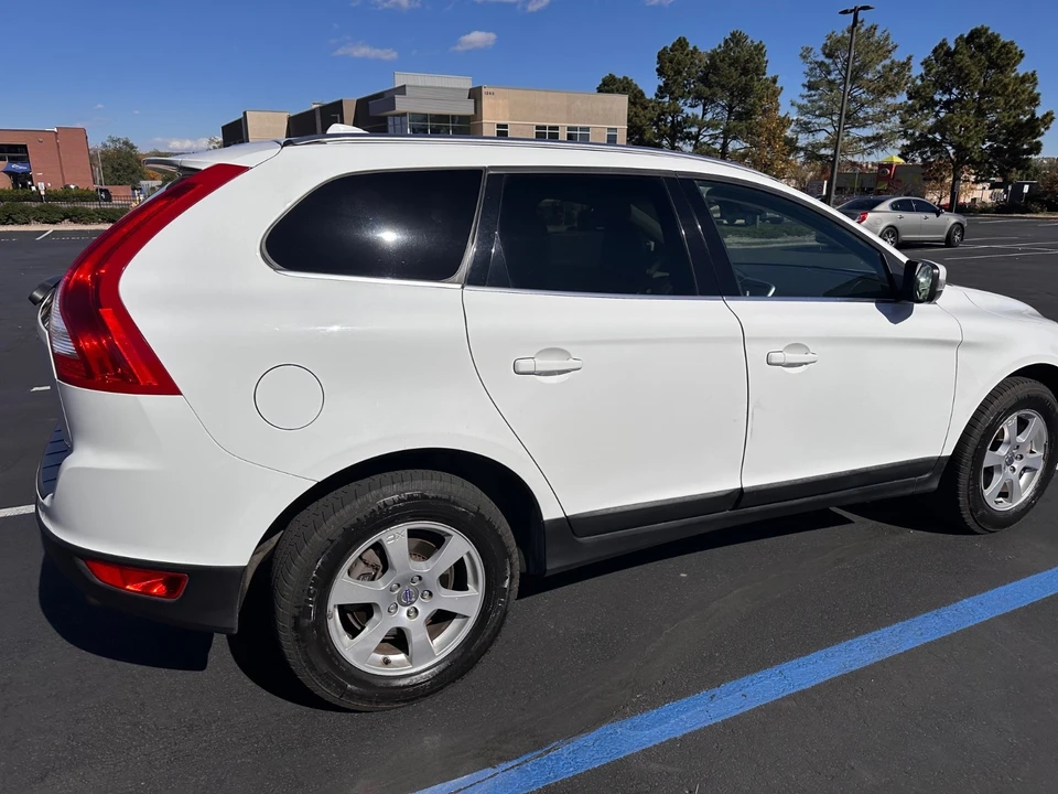 2011 Volvo XC60 1st Gen - Image 2 of 20