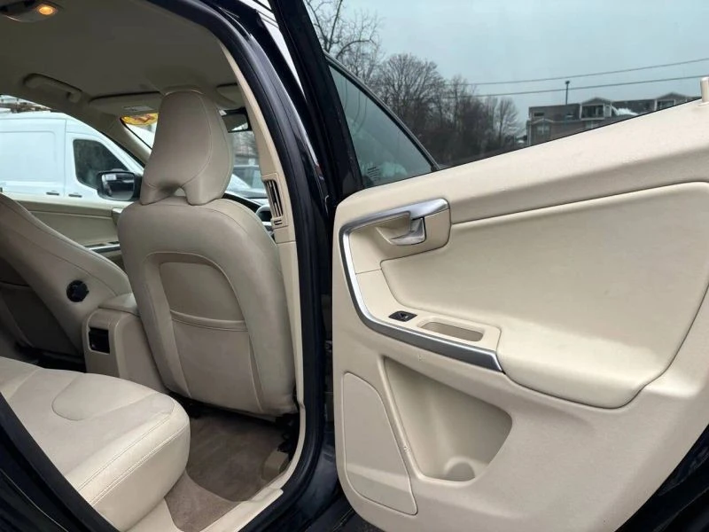 2011 Volvo XC60 1st Gen - Image 9 of 12