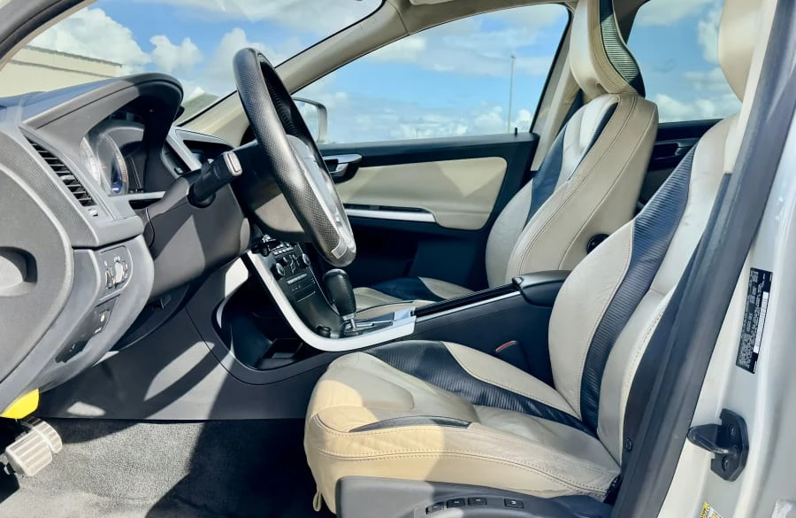 2011 Volvo XC60 1st Gen - Image 19 of 23