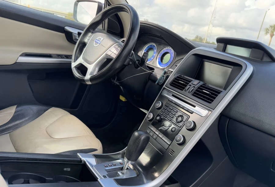 2011 Volvo XC60 1st Gen - Image 22 of 23