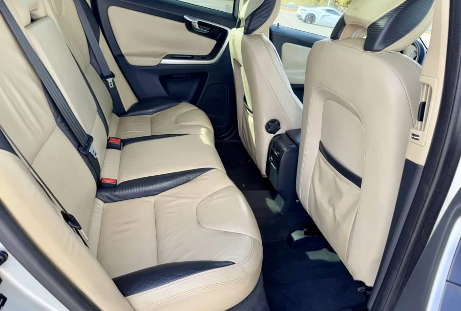 2011 Volvo XC60 1st Gen - Image 17 of 23
