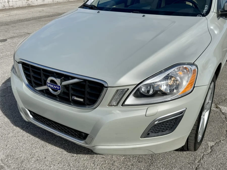 2011 Volvo XC60 1st Gen - Image 13 of 23