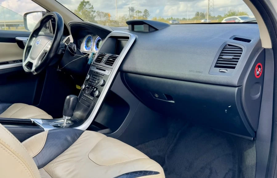 2011 Volvo XC60 1st Gen - Image 21 of 23