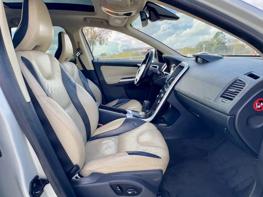 2011 Volvo XC60 1st Gen - Image 18 of 23
