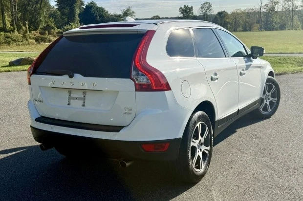 2011 Volvo XC60 1st Gen - Image 2 of 7