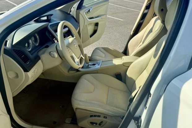 2011 Volvo XC60 1st Gen - Image 4 of 7