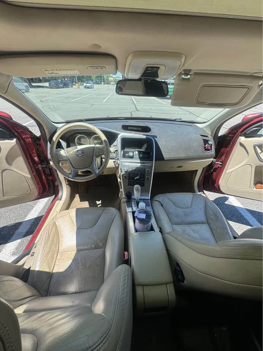 2011 Volvo XC60 1st Gen - Image 11 of 14