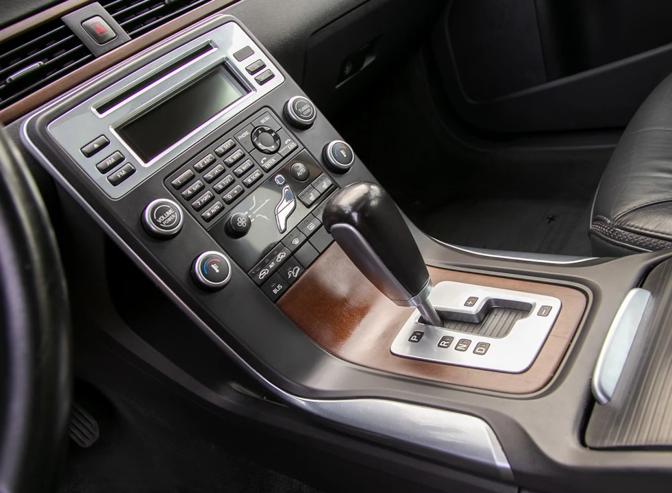 2011 Volvo XC70 3rd Gen - Image 15 of 19
