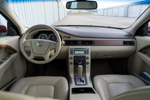 2011 Volvo XC70 3rd Gen - Image 5 of 6