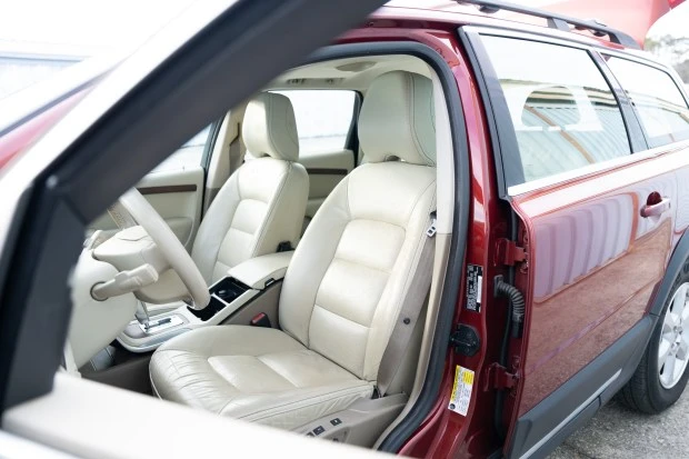 2011 Volvo XC70 3rd Gen - Image 4 of 6