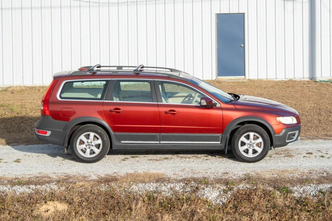 2011 Volvo XC70 3rd Gen - Image 3 of 31