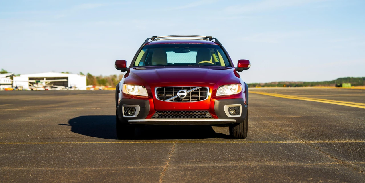 2011 Volvo XC70 3rd Gen - Image 6 of 31