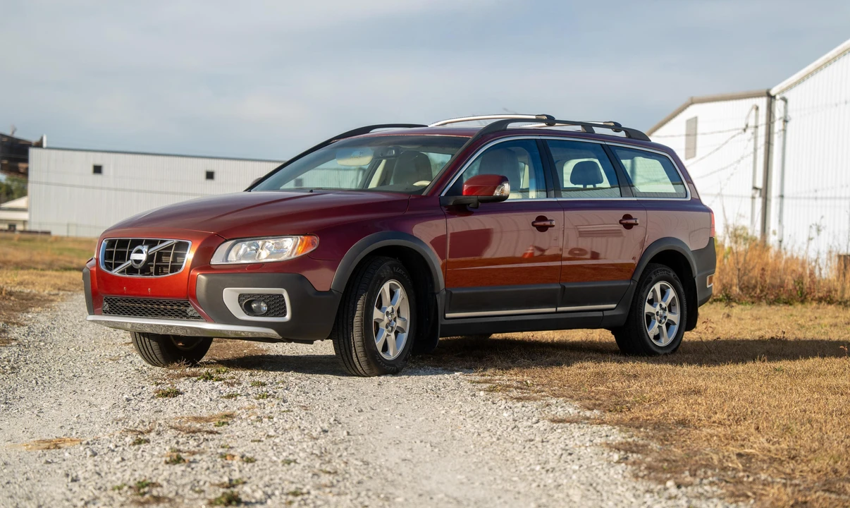 2011 Volvo XC70 3rd Gen - Image 12 of 31