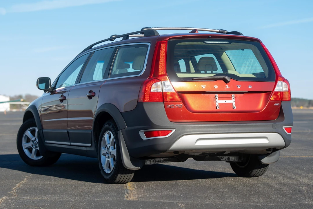 2011 Volvo XC70 3rd Gen - Image 4 of 31