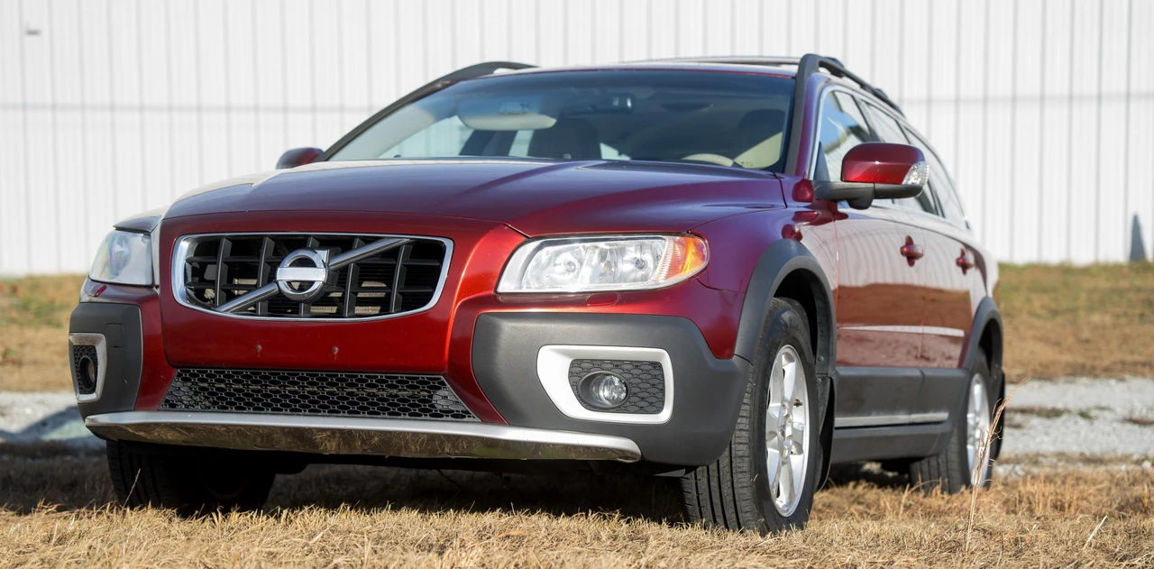 2011 Volvo XC70 3rd Gen - Image 9 of 31