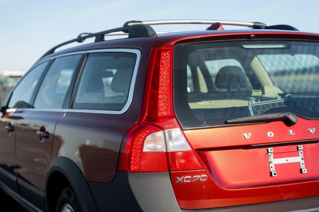 2011 Volvo XC70 3rd Gen - Image 24 of 31