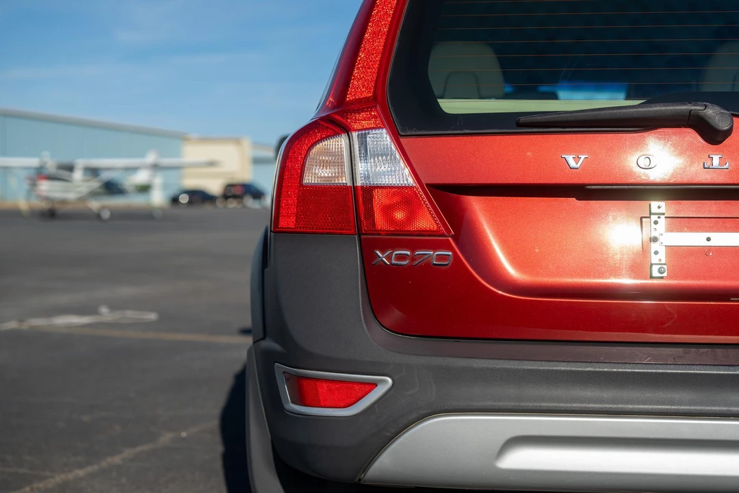 2011 Volvo XC70 3rd Gen - Image 25 of 31