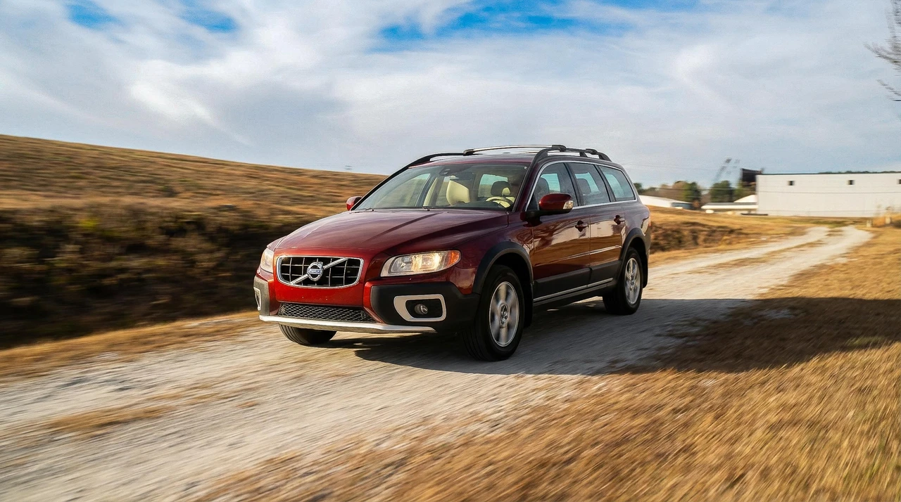 2011 Volvo XC70 3rd Gen - Image 11 of 31