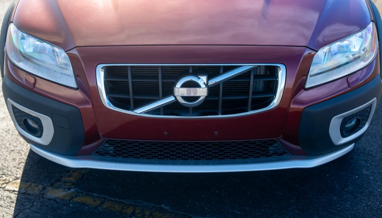 2011 Volvo XC70 3rd Gen - Image 21 of 31