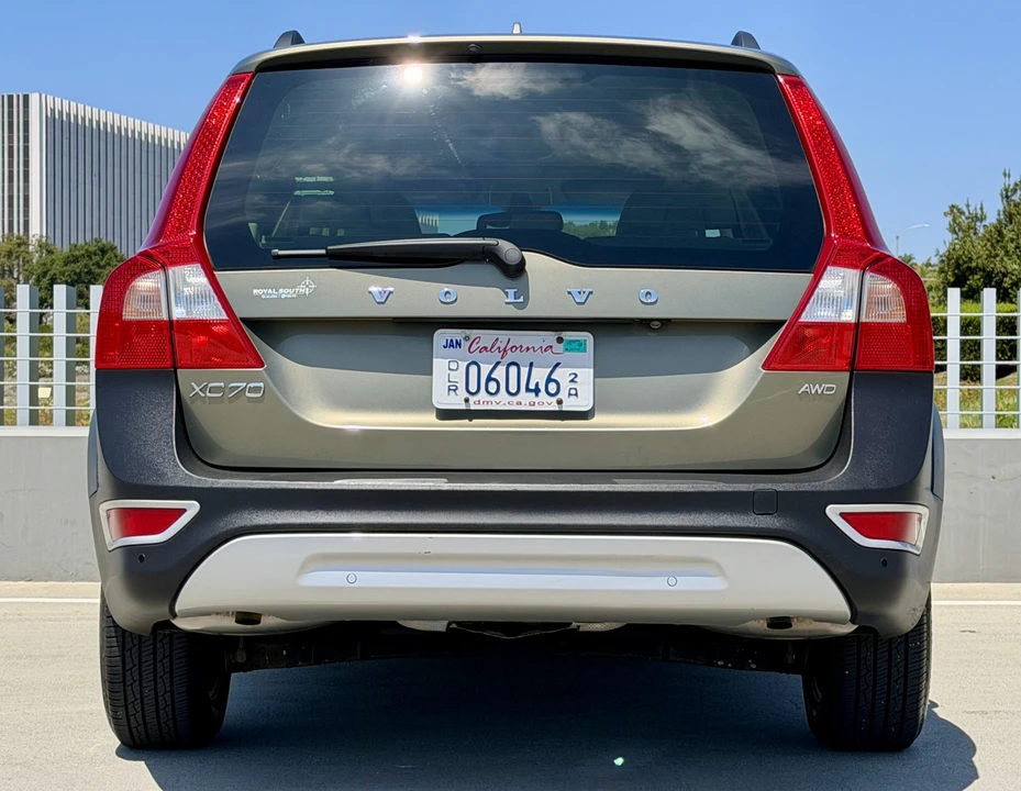 2011 Volvo XC70 3rd Gen - Image 22 of 31