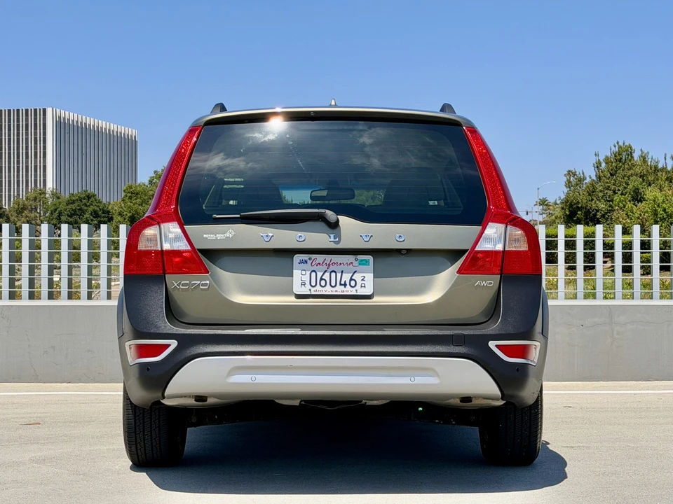 2011 Volvo XC70 3rd Gen - Image 21 of 31