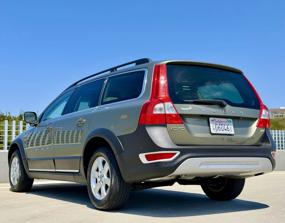 2011 Volvo XC70 3rd Gen - Image 26 of 31