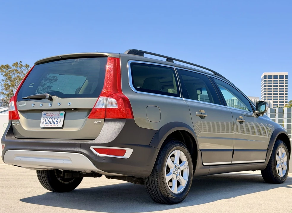 2011 Volvo XC70 3rd Gen - Image 18 of 31