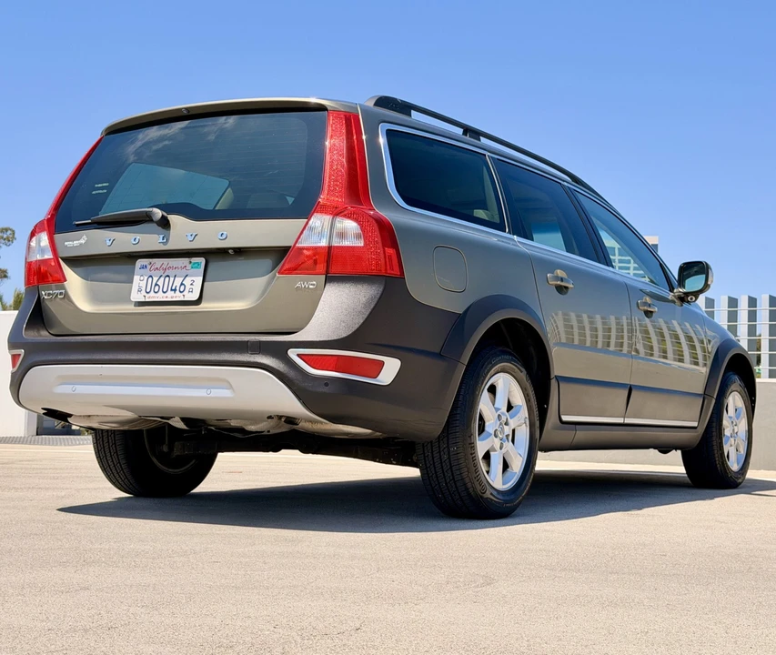 2011 Volvo XC70 3rd Gen - Image 20 of 31