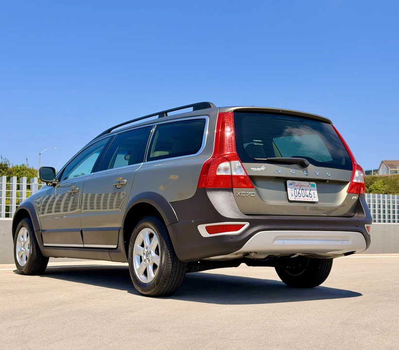 2011 Volvo XC70 3rd Gen - Image 27 of 31