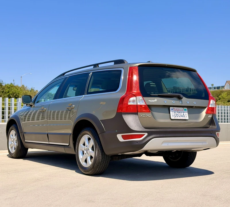 2011 Volvo XC70 3rd Gen - Image 28 of 31