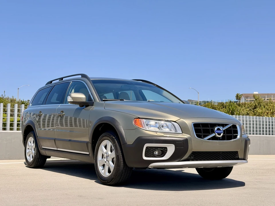 2011 Volvo XC70 3rd Gen - Image 11 of 31