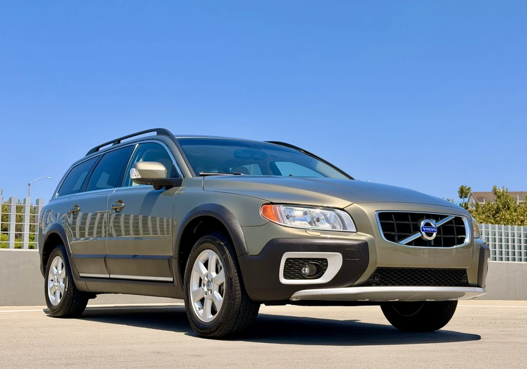 2011 Volvo XC70 3rd Gen - Image 12 of 31