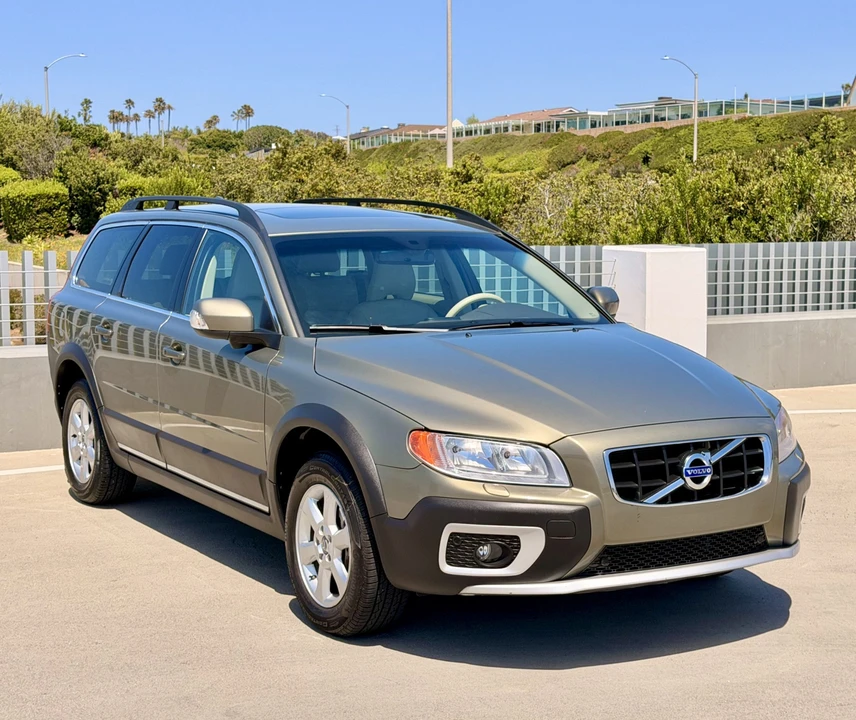 2011 Volvo XC70 3rd Gen - Image 10 of 31