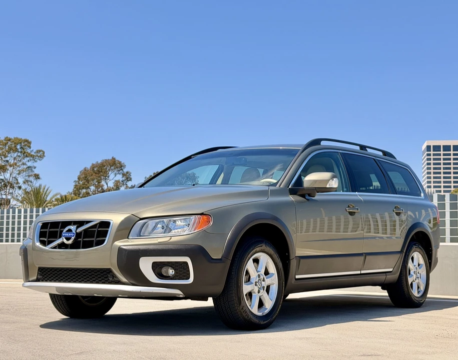 2011 Volvo XC70 3rd Gen - Image 3 of 31